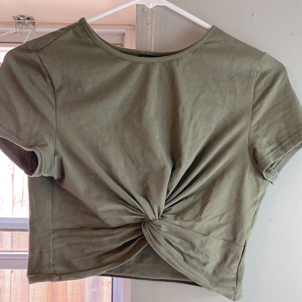 Green T-shirt crop top, tied in front, Shein product